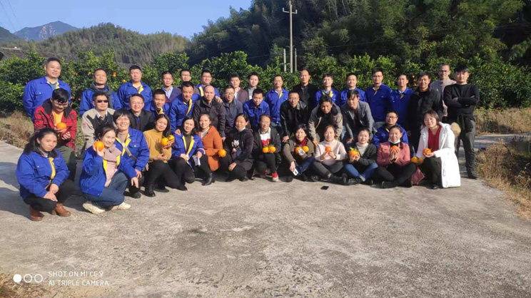 In 2020, the company organized the picking of navel oranges